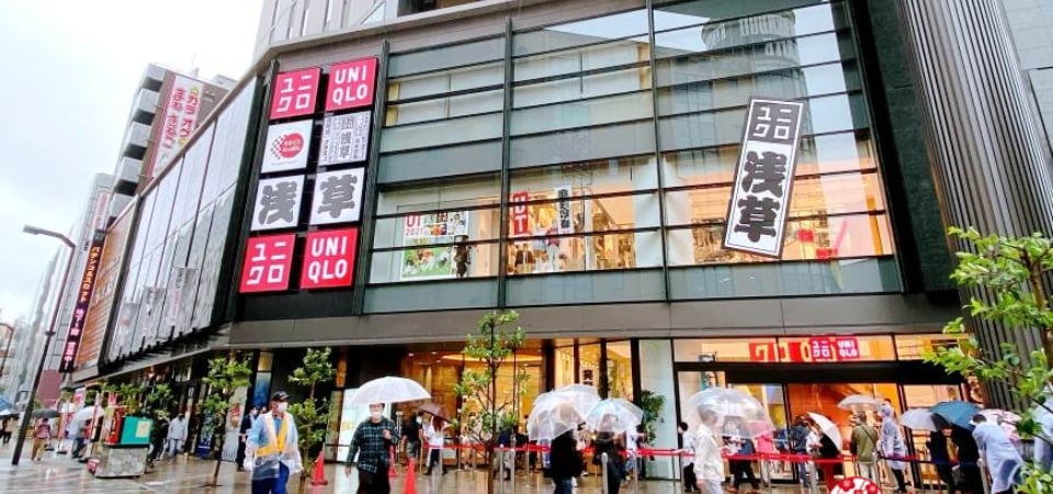 UNIQLO 淺草旗艦店開幕！滿滿的下町風格好像穿越到古代，還有特別版哆啦 A 夢陪你一起探店！