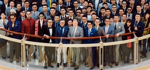 500位西裝紳士擠爆台北街頭，只為親眼目睹全球最時尚大叔！Suit Walk 2016