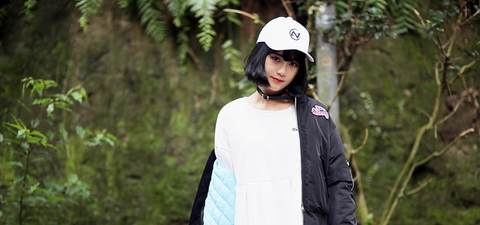 人氣手遊 Cos 角優里佳，私服穿搭也有一套！「李優」利用黑白色系搭出自我風格！