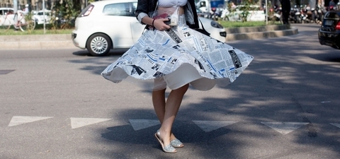 趕搭『圓裙阻街』風潮  好感女孩驕傲走路的必備單品