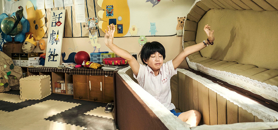 從「躺棺材」到「紅龜粿」郭書瑤主演的《通靈少女》創新題材，引爆台劇新風貌！