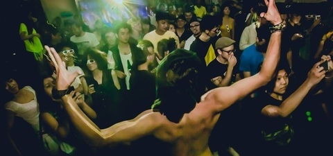 派對直擊！The YellowHeads 3D☻☹