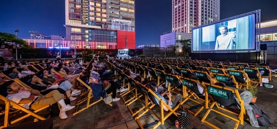全台最 chill 的「SKyline Film 屋頂電影院」你還不知道就落伍啦！空下你的週末來和城市約個會吧