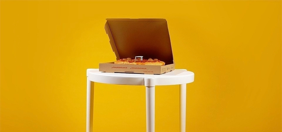 披薩上的小圓盤原來有這種用處！IKEA 與 Pizza Hut 跨界聯名，新奇好玩又好吃！