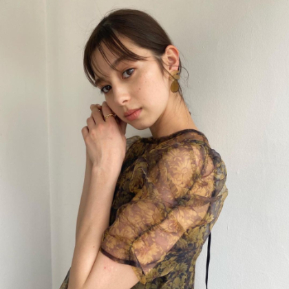 日雜御用模特「中條彩未」私服穿搭是 LookBook 吧，小細節穿出日系透明感，清新氣質讓桃花朵朵開