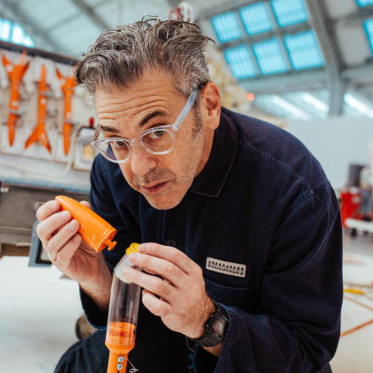淺談當代藝術家「Tom Sachs」， 和 NIKE 合作十年、藝術生涯始於失戀？！
