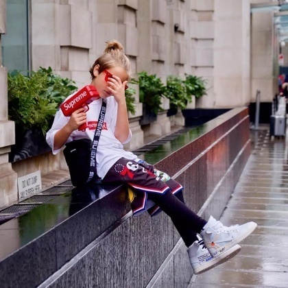 我願意等你長大！年僅 10 歲的他，潮流穿搭實在不輸給其他 Icon