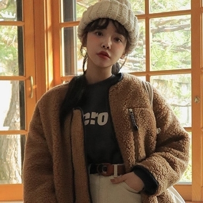 學會這 3 招瞬間營造注目度！韓妞最愛的「大地色搭配」為日常穿出滿滿造型靈感！