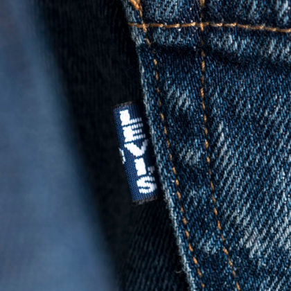 選用稀有的日本丹寧布料！LEVI'S® Made In Japan 系列，融合美式與日系匠人的細膩工藝，打造獨一無二的丹寧品味！ 