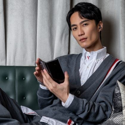 來去精品店買 3C！Samsung 限量版「Galaxy Z Fold2 Thom Browne」完美結合科技與時尚，連李英宏也收服！