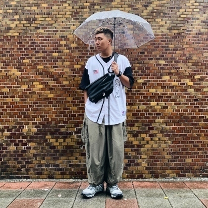 課業工作讓人心好累，快逃吧！微出遊必備大容量時髦「單肩包」， 4 個穿搭提案讓你連放風都有型！