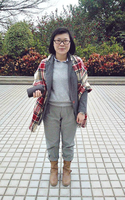 風起了, OL午餐時間少不了披肩和零錢包