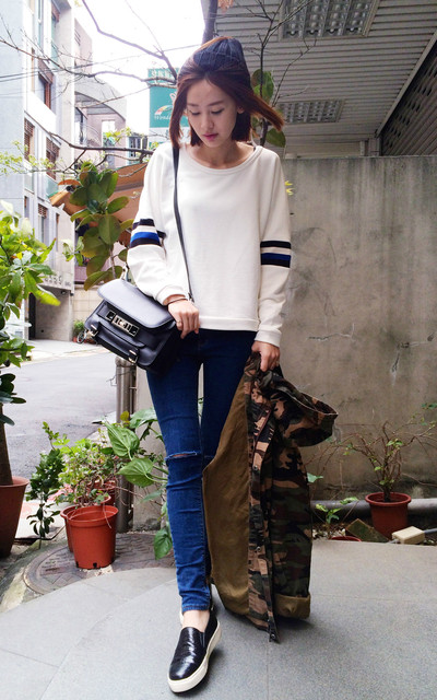 sporty casual