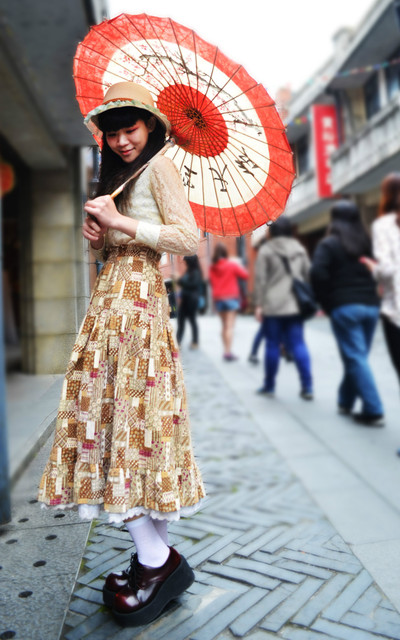 荷蘭時期的少女?!