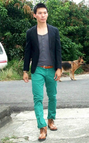 IMPERIAL 藍綠色輕薄休閒褲的穿搭
