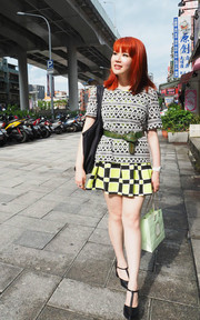 穿Wednesday的衣服。