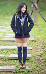 梅雨季，深藍和芥黃