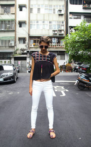 WHITE SKINNY JEANS