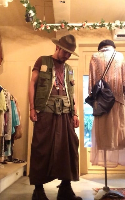 很不會敘述穿搭 穿衣服很本能的就覺得應該可以這樣穿 那就看圖說故事吧
