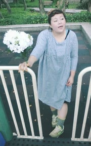 34度的陰天，公園裡頭沒有孩子，所以可以佔滿所有遊戲區撒野。 