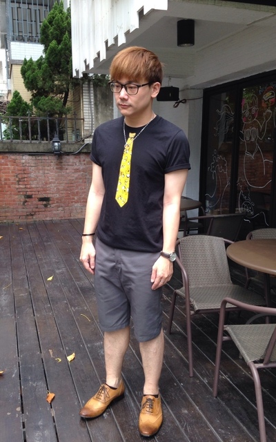 夏天的俏皮上班族