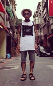 沒衣服穿之太久沒PO新照!!還好朋友送我這件衣服