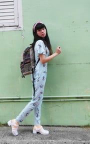 街頭上的氣質少女