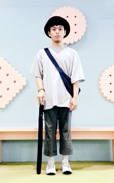 幼稚灰色