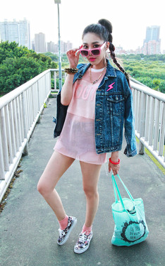 時尚穿搭：女孩的粉紅流行搖滾♥