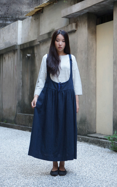 發現衣服都是藍配白