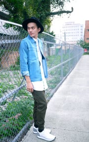 洋蔥穿搭通通拿出來，加上一個回到80's