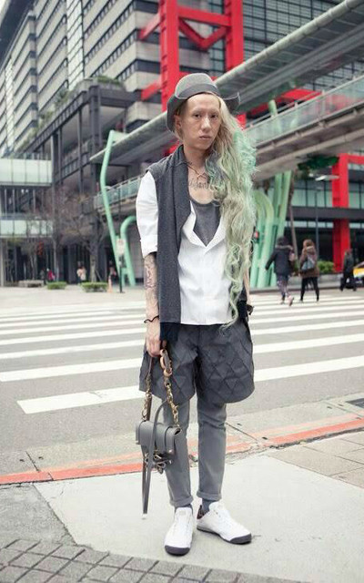 gray/white
