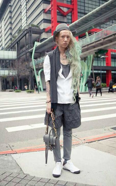 gray/white
