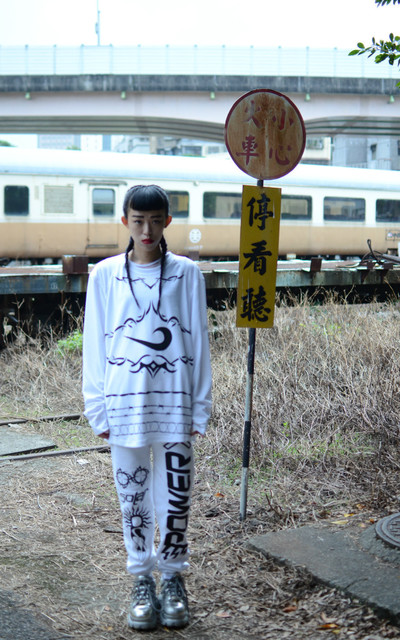 白