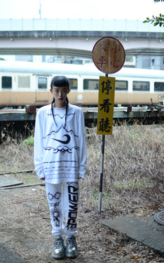 白