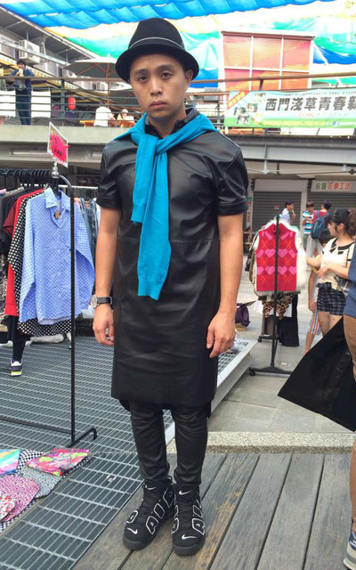 萬黑叢中一點藍!!