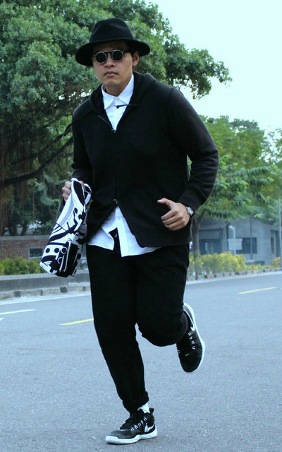 上班遲到了拉~~