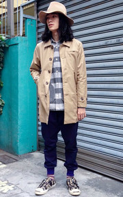 KHAKI 