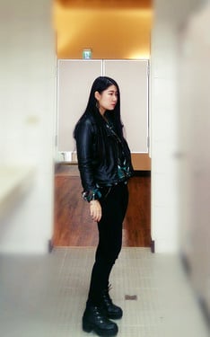 SCHOOL LOOK 1 廁所的定時自拍