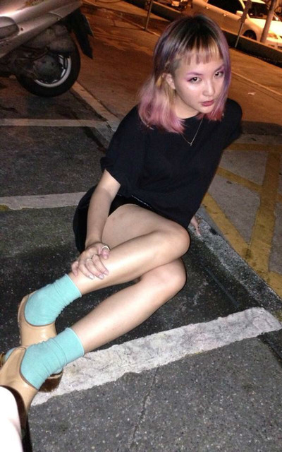 跌倒的小太妹