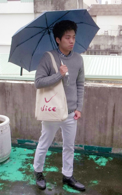 基本白灰,還有下雨天~