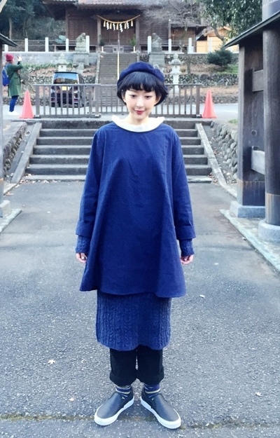 藍色的