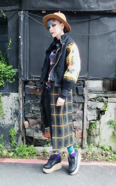 keep your eyes on my plaid