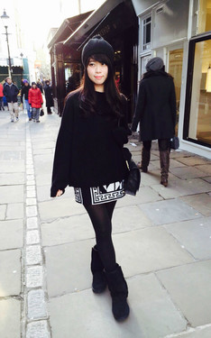 All in black for a brunch in London 