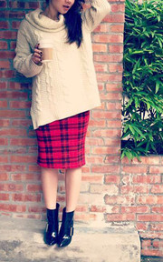Plaid in red.