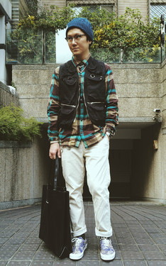 The Casual and City Outdoor Look in Sunny Day!