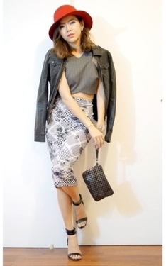 Crop top & pencil skirt 