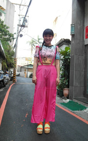 吊帶褲小妹