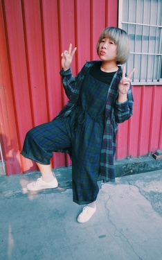 格紋吊帶寬褲
