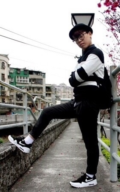 拍什麼照？先睡再說！！！